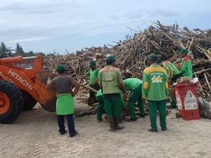 Semua Bersatu Bersihkan Sampah di Pantai Bali!