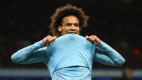 Leroy Sane menjadi pemain paling muda di tim ini. Yaya Toure pernah dua musim main bareng dengan Sane di Manchester City. (Foto: Clive Brunskill/Getty Images)
