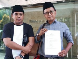 Guntur Romli Resmi Laporkan Korlabi ke Bareskrim Guntur Romli Resmi Laporkan Korlabi ke Bareskrim