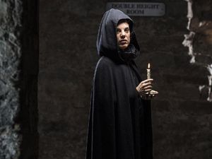 5 Tur Ini Tawarkan Hidangan Lokal yang Enak Plus Suasana Seram