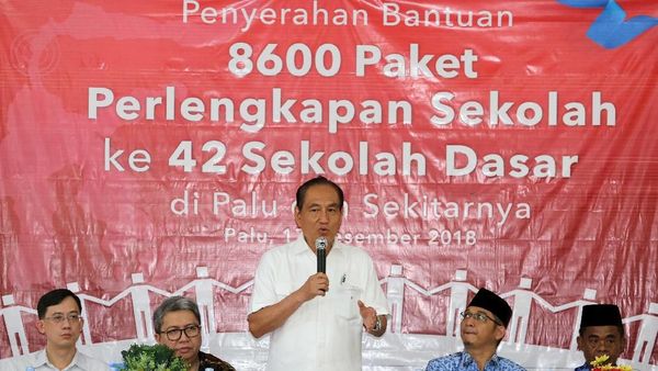 Bantuan Sekolah untuk Anak-anak Korban Gempa dan Tsunami Palu