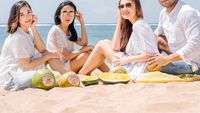 10 Momen Seru Pesinetron Judes Eva Anindita Saat Makan Enak