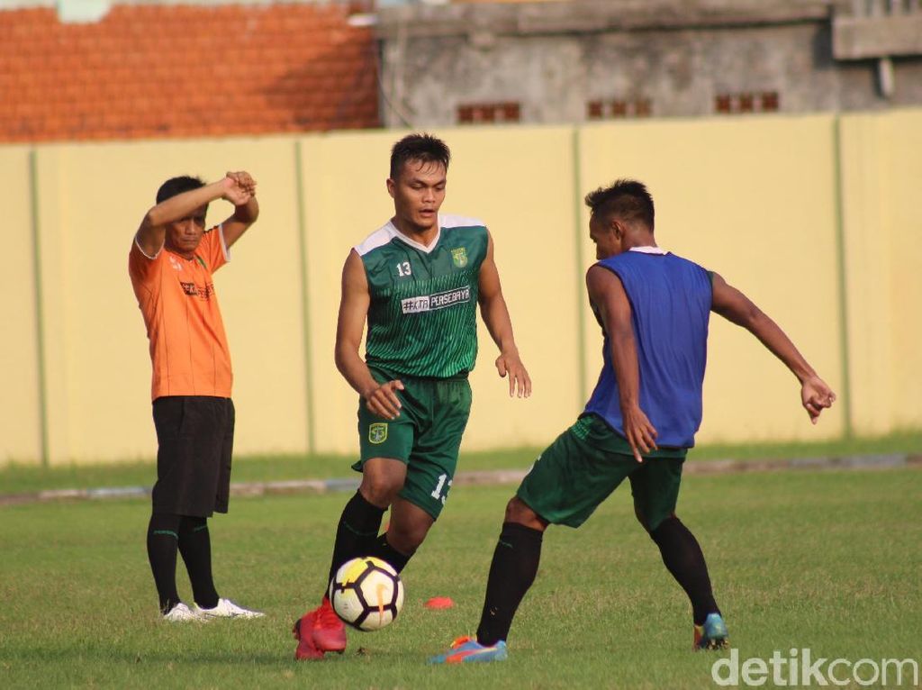 Latihan Perdana Persebaya Diikuti 13 Pemain Latihan Perdana Persebaya Diikuti 13 Pemain