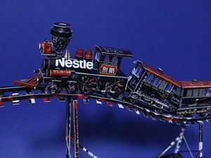 Keren! Perajin Kertas Ini Ubah Kemasan Camilan Jadi Karya Seni