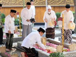 Ke Jombang, Jokowi Bertemu Gus Sholah dan Ziarah ke Makam Gus Dur
