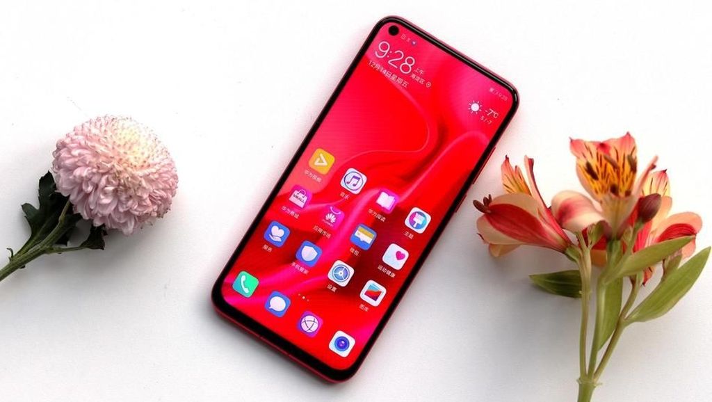 Penampakan Huawei Nova 4 yang Punya Kamera 48 MP Penampakan Huawei Nova 4 yang Punya Kamera 48 MP