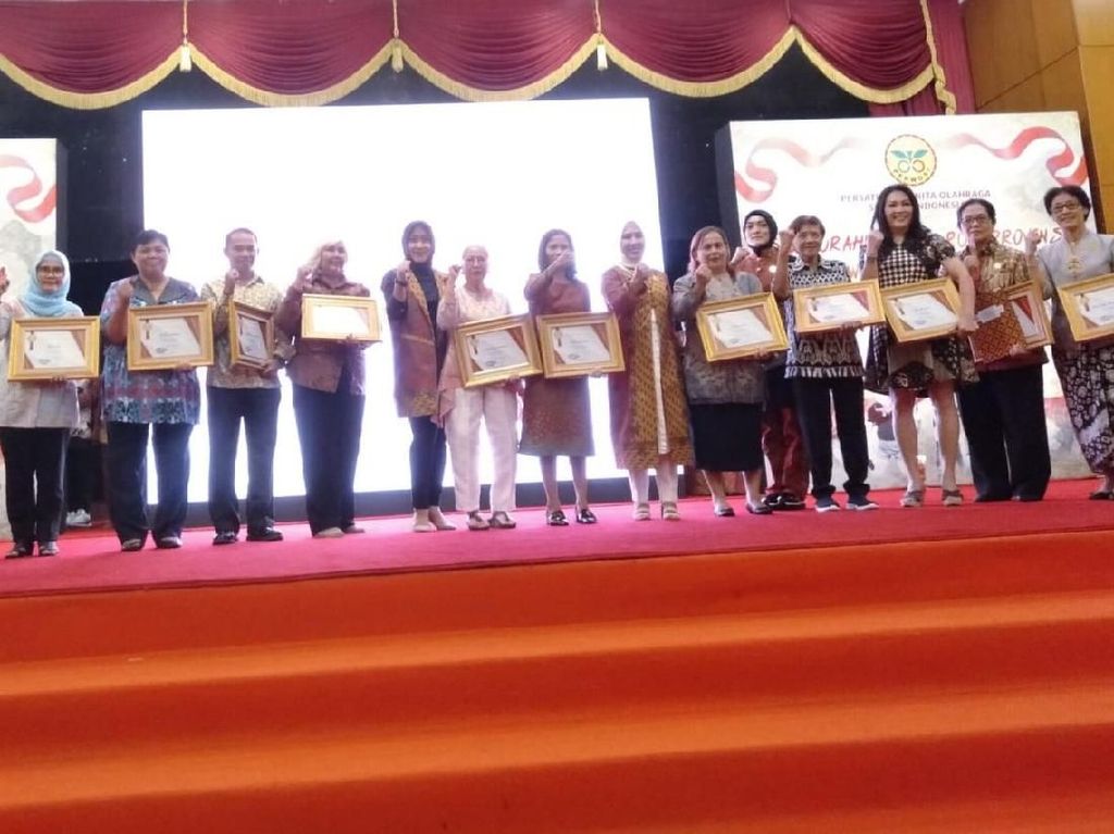 Perwosi Beri Penghargaan ke 20 Mantan Atlet Wanita Berprestasi Perwosi Beri Penghargaan ke 20 Mantan Atlet Wanita Berprestasi
