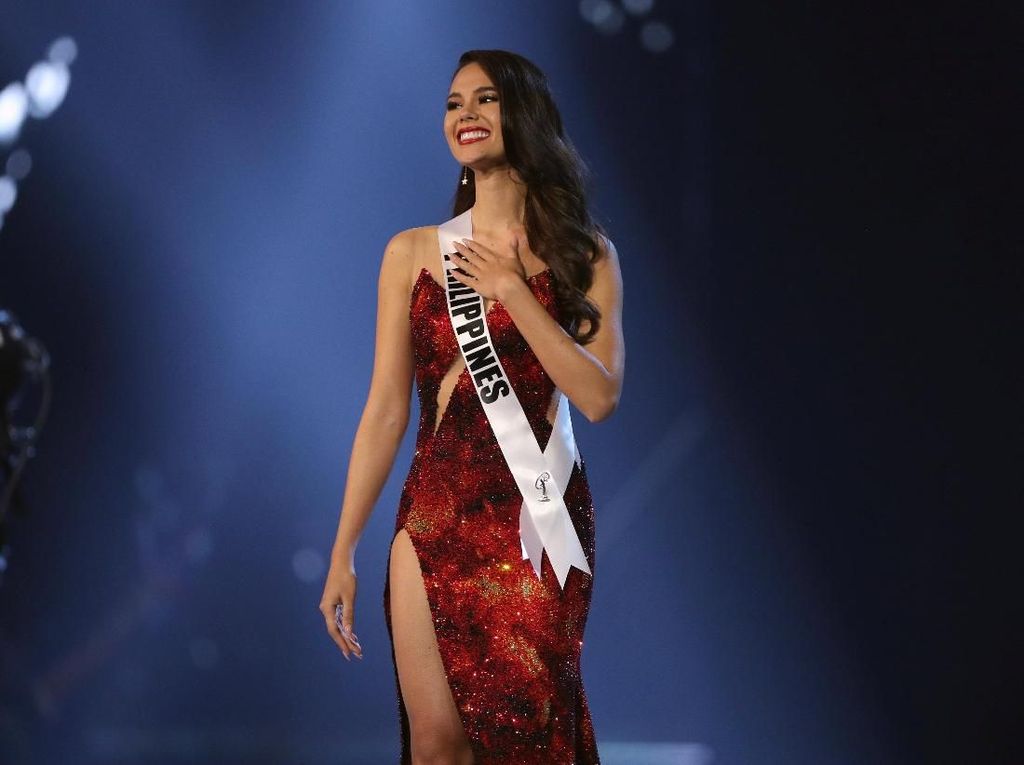 Begini Cara Belajar Jalan Cantik Ala Miss Universe Catriona Gray Begini Cara Belajar Jalan Cantik Ala Miss Universe Catriona Gray