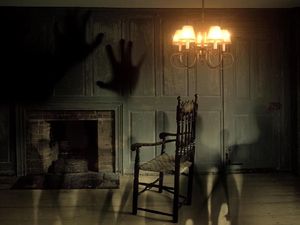 Hiiii! Ada Hantu Jahil di Restoran Burger yang Menyeramkan Ini