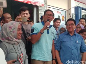 Soal Salam Dua Jari Anies, Sandi: Silakan Masyarakat yang Menilai