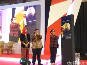 Megawati dan Para Menteri Perempuan Hadiri Super Showbiz Perempuan