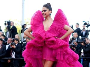 Foto: Adu Gaya 9 Aktris Paling Seksi Bollywood