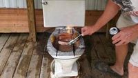 Simpan Lobster hingga Bakar Sate, Ini 10 Foto Kocak Makanan di Toilet