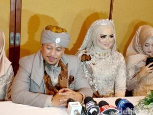 Foto: Cantiknya Istri Ketiga Opick Tampil Bak Putri Saat Menikah Foto: Cantiknya Istri Ketiga Opick Tampil Bak Putri Saat Menikah