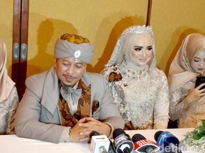 Foto: Cantiknya Istri Ketiga Opick Tampil Bak Putri Saat Menikah