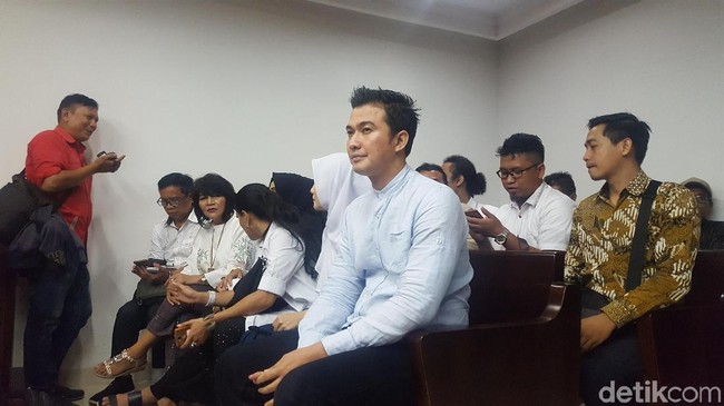 Mandala Shoji, Dari Presenter, Caleg hingga Diburu Jaksa