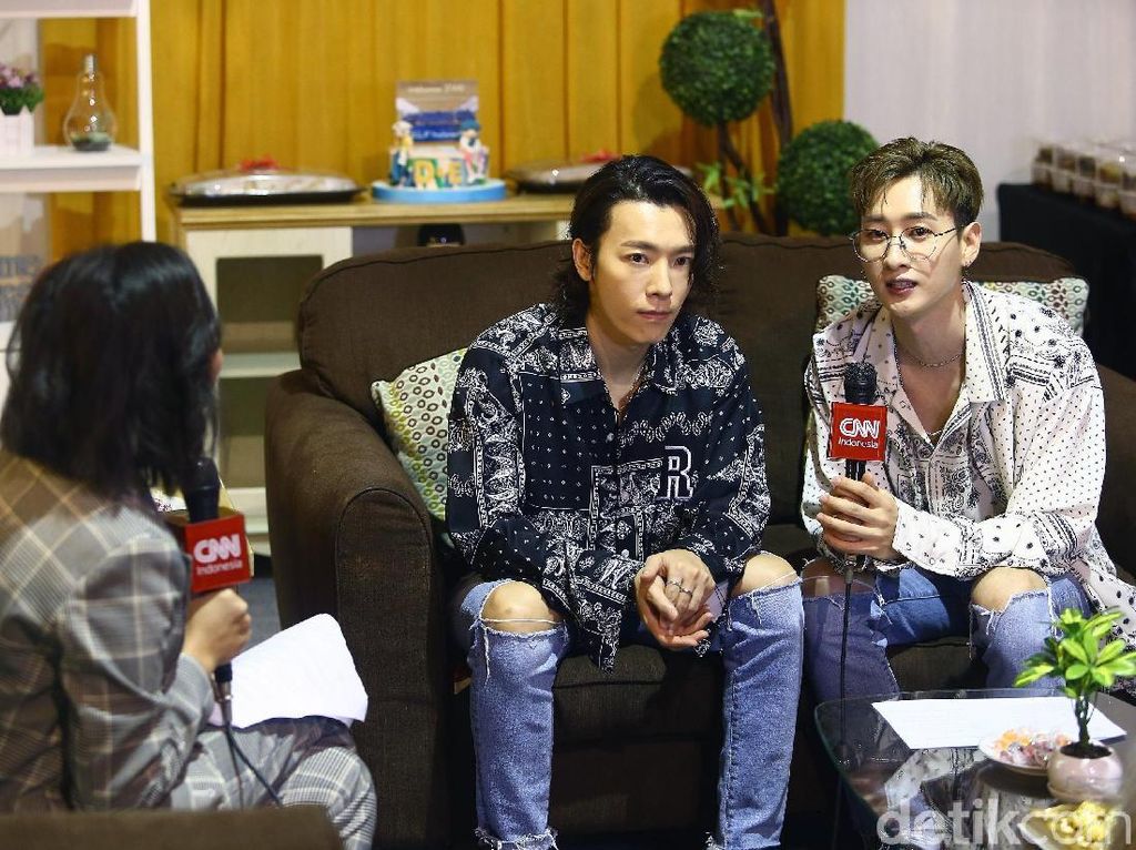 Super Junior D&E Terharu Bisa Bertemu Jokowi di Korea