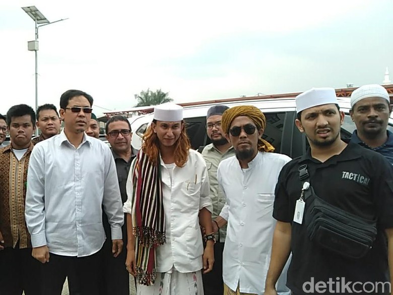 Habib Bahar Ditahan Polda Jabar