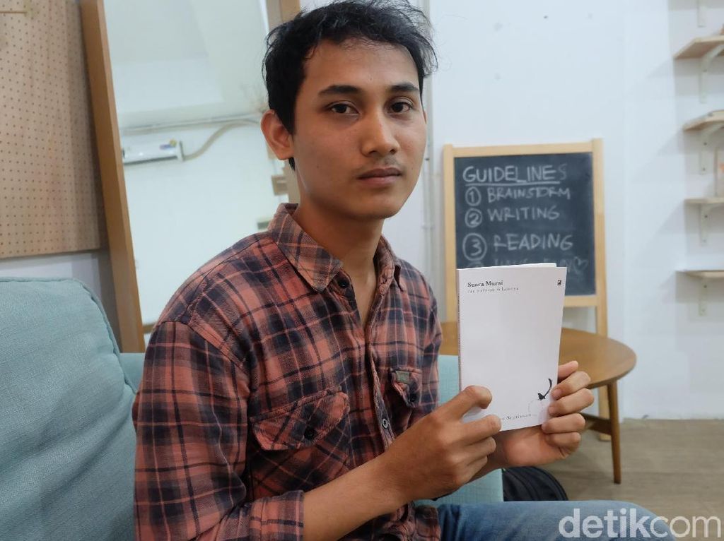 Khas Budaya Minang, Puisi Andre Septiawan Juga Selipkan Unsur Jenaka Khas Budaya Minang, Puisi Andre Septiawan Juga Selipkan Unsur Jenaka