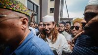 Habib Bahar Ditahan, Ini Momen Saat Ia Tiba di Polda Jabar Siang Tadi