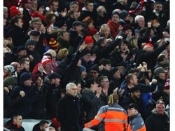 Tiga tahun lalu, Mourinho dipecat Chelsea pada tanggal 17 Desember 2015. Kini, ia dipecat MU pada tanggal 18 Desember 2018. Cuma selang sehari nih. (Foto: Istimewa)