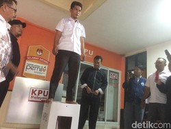 Menguji Ketangguhan Kotak Suara Kardus KPU