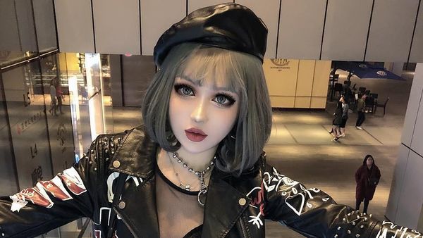 Kecantikan Selebgram Mirip Boneka Hidup yang Menginspirasi Karakter The Sims