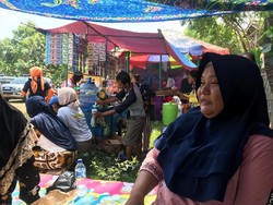 Salaman dengan Sandiaga Uno, Penjaja Kopi Ini Nangis dan Gemetar