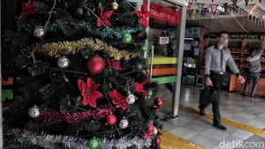 Tempat Penyeberangan Orang di Kota Tua Istimewa Sambut Natal