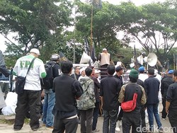 Video: Habib Bahar Diperiksa Polisi, Massa Pendukung Demo