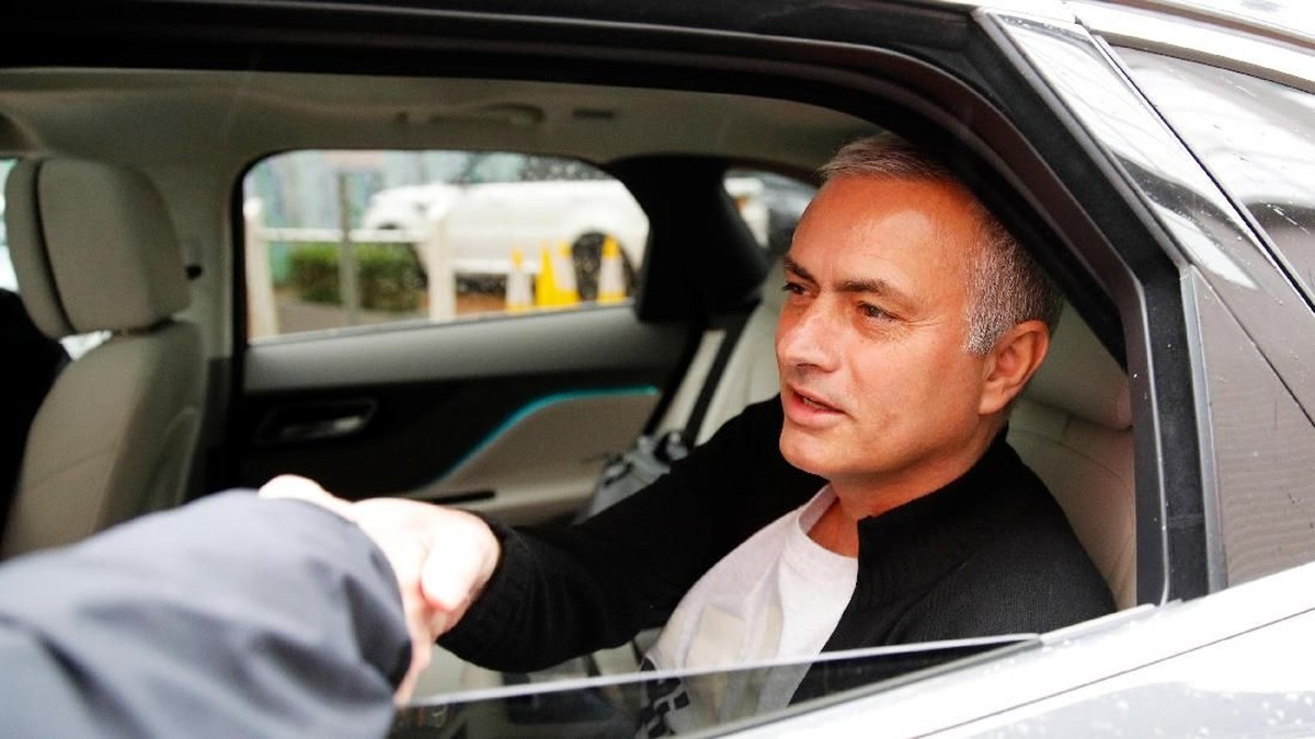 Jose Mourinho dikabarkan menolak tawaran untuk jadi pelatih Benfica (Foto: Phil Noble/Reuters)