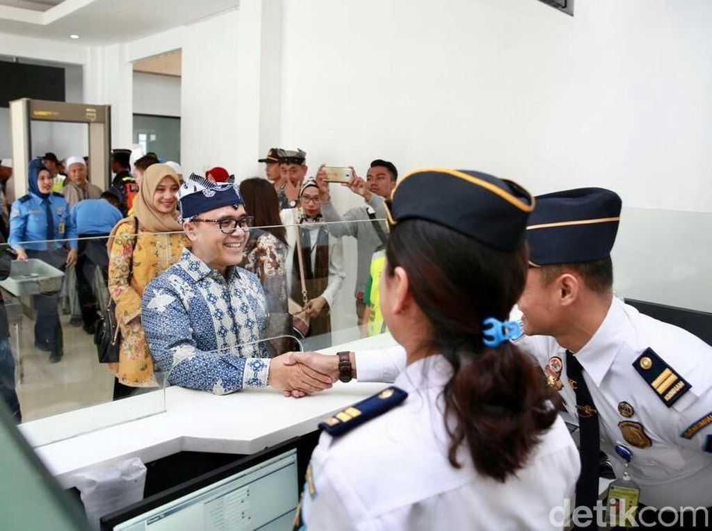 Diiring 300 Anak Yatim, Bandara Banyuwangi Layani Rute Internasional Diiring 300 Anak Yatim, Bandara Banyuwangi Layani Rute Internasional