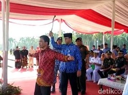 Ciat! Aksi Anies Hantamkan Besi ke Pendekar Merpati Putih