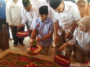 Ziarah ke Makam Bung Karno, Sandiaga Ingin Raup Suara di Mataraman