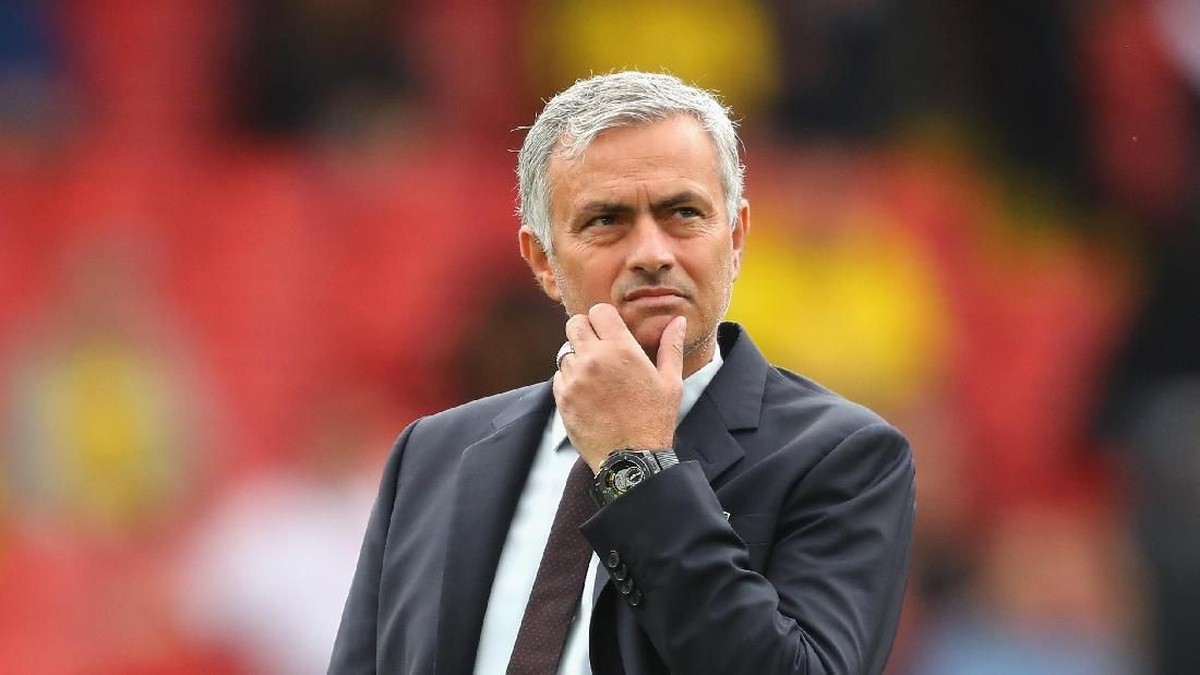 Jose Mourinho terus dikejar Benfica. Foto: Getty Images
