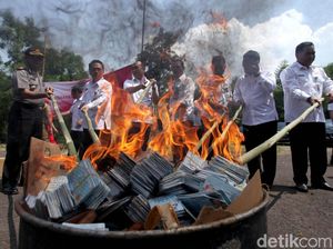 Polisi Hentikan Penyelidikan e-KTP Tercecer Polisi Hentikan Penyelidikan e-KTP Tercecer