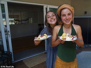 Keren! Mengais Tempat Sampah, Wanita Ini Bikin Steak dan Salmon untuk Pesta Natal