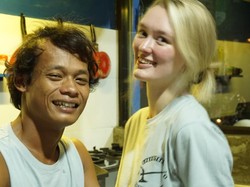 Cinta WN Inggris Polly Vs Pria Magelang Berawal dari Pantai Bali