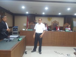 Eks Kabiro Keuangan Udayana Dituntut 4 Tahun Penjara
