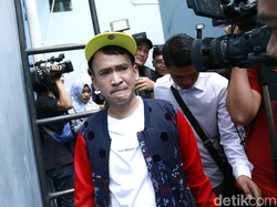 Usai Dilempari Batu, Rumah Ruben Onsu Dijaga Ketat Polisi