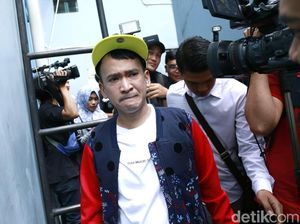 Billy Diisukan Kencan dengan Della Perez, Ruben Ingin Pertegas soal Hilda Billy Diisukan Kencan dengan Della Perez, Ruben Ingin Pertegas soal Hilda