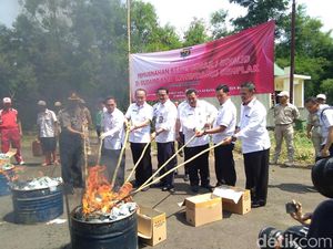 Kemendagri Musnahkan 1,3 Juta e-KTP Rusak Kemendagri Musnahkan 1,3 Juta e-KTP Rusak