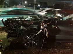 Kecelakaan di Tol Angke arah Bandara Soetta, Mobil Sedan Ringsek
