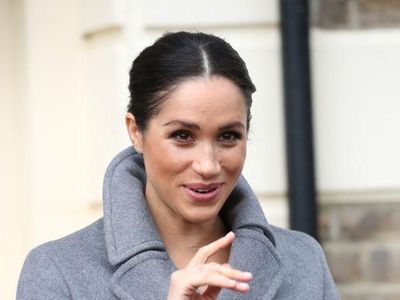 8 Busana Termahal Meghan Markle Sepanjang 2018
