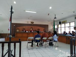 Mobil Pemberian Fahmi untuk Wahid Diantarkan Adik Inneke Mobil Pemberian Fahmi untuk Wahid Diantarkan Adik Inneke
