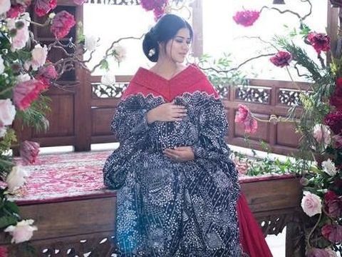 10 Maternity Photoshoot Selebritas yang Menarik Perhatian di 2018