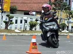 Hari Ibu, Honda dan Yamaha Kasih Diskon Motor Matik untuk Emak-emak