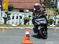Hari Ibu, Honda dan Yamaha Kasih Diskon Motor Matik untuk Emak-emak