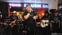 Aksi Indro Warkop Bersama OM PMR