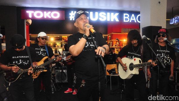 Aksi Indro Warkop Bersama OM PMR